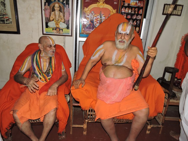 3rd may 15 - 5.30 to 6pm - srimath poundrikapuram andavan ashramathil srimath andavan swamigal ezhuntharullal (35)