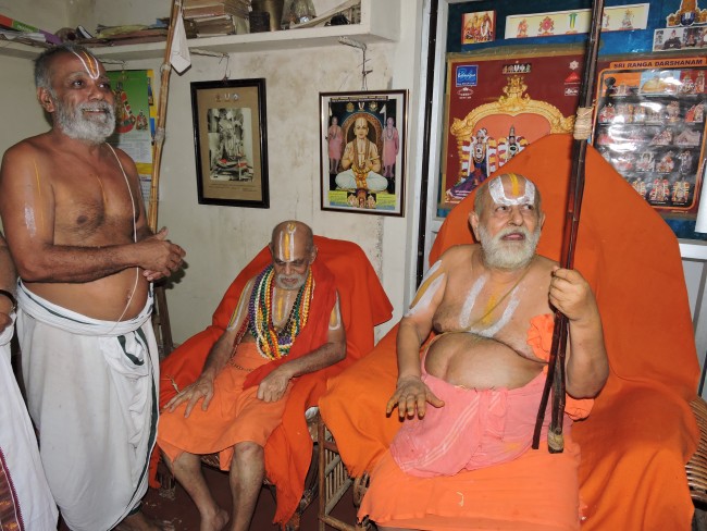 3rd may 15 - 5.30 to 6pm - srimath poundrikapuram andavan ashramathil srimath andavan swamigal ezhuntharullal (38)