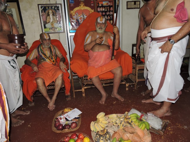 3rd may 15 - 5.30 to 6pm - srimath poundrikapuram andavan ashramathil srimath andavan swamigal ezhuntharullal (48)