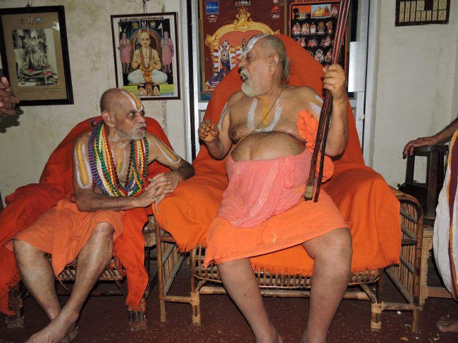 3rd may 15 - 5.30 to 6pm - srimath poundrikapuram andavan ashramathil srimath andavan swamigal ezhuntharullal (61)