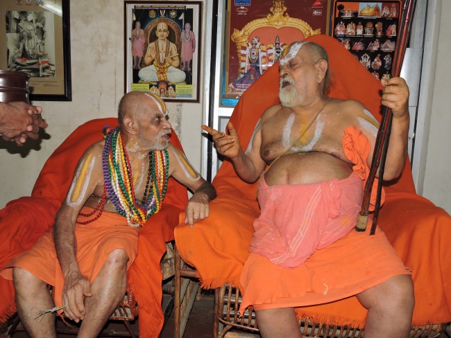 3rd may 15 - 5.30 to 6pm - srimath poundrikapuram andavan ashramathil srimath andavan swamigal ezhuntharullal (63)