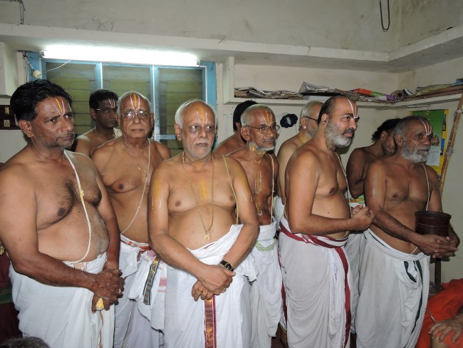 3rd may 15 - 5.30 to 6pm - srimath poundrikapuram andavan ashramathil srimath andavan swamigal ezhuntharullal (64)