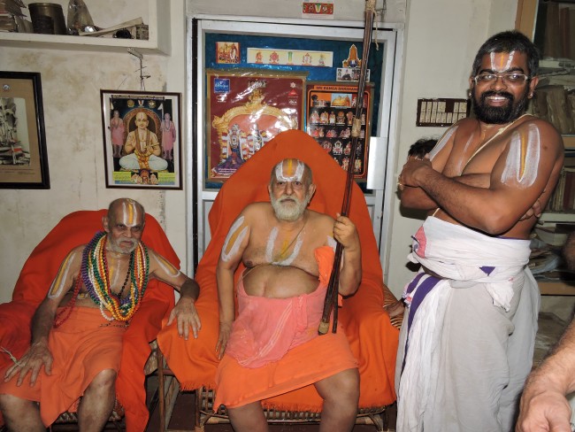 3rd may 15 - 5.30 to 6pm - srimath poundrikapuram andavan ashramathil srimath andavan swamigal ezhuntharullal (74)
