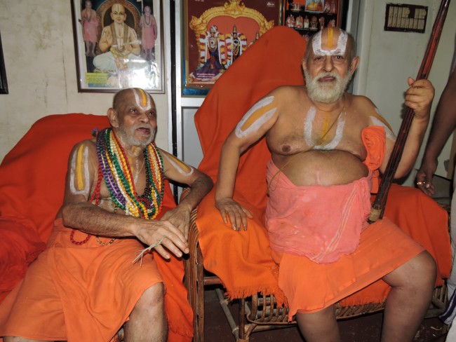 3rd may 15 - 5.30 to 6pm - srimath poundrikapuram andavan ashramathil srimath andavan swamigal ezhuntharullal (77)