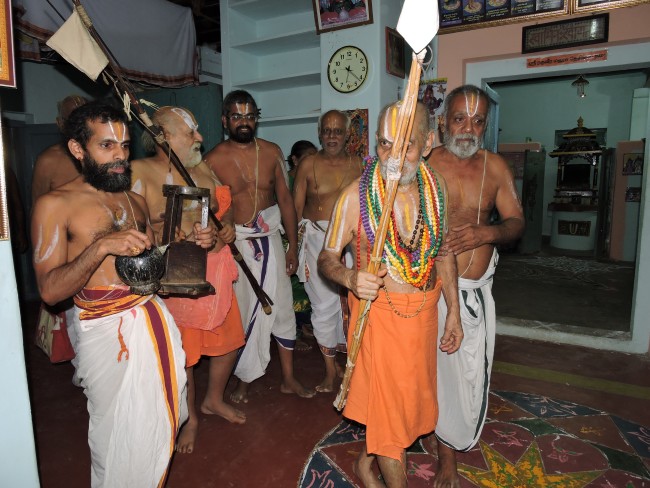 3rd may 15 - 5.30 to 6pm - srimath poundrikapuram andavan ashramathil srimath andavan swamigal ezhuntharullal (81)
