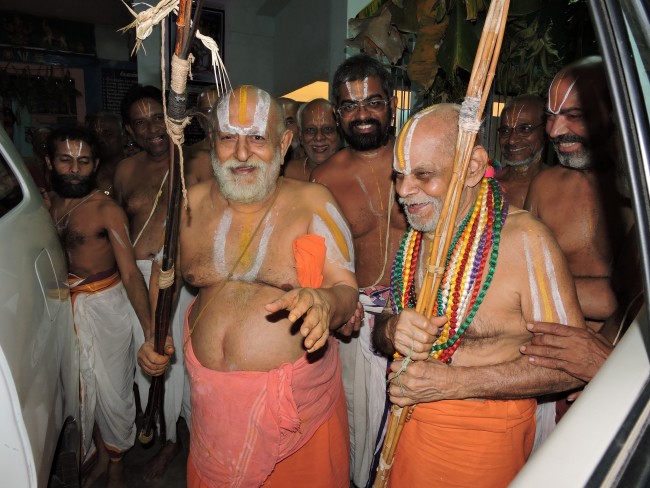 3rd may 15 - 5.30 to 6pm - srimath poundrikapuram andavan ashramathil srimath andavan swamigal ezhuntharullal (90)