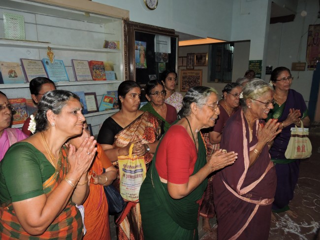 3rd may 15 - 5.30 to 6pm - srimath poundrikapuram andavan ashramathil srimath andavan swamigal ezhuntharullal (95)
