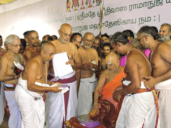 HH Srimushnam Andavan Sathabisheka Thirunakshatra Mahotsavam Divya Desa Mariyathai book release 2015-0056