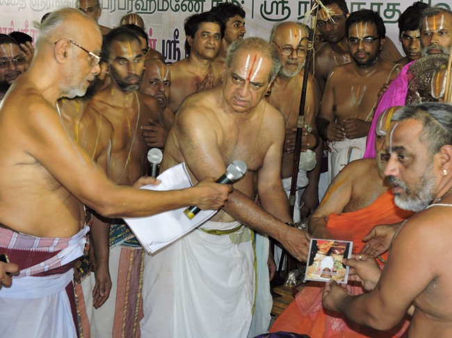 HH Srimushnam Andavan Sathabisheka Thirunakshatra Mahotsavam Divya Desa Mariyathai book release 2015-0077