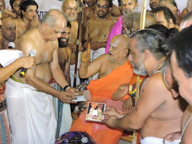 HH Srimushnam Andavan Sathabisheka Thirunakshatra Mahotsavam Divya Desa Mariyathai book release 2015-0078