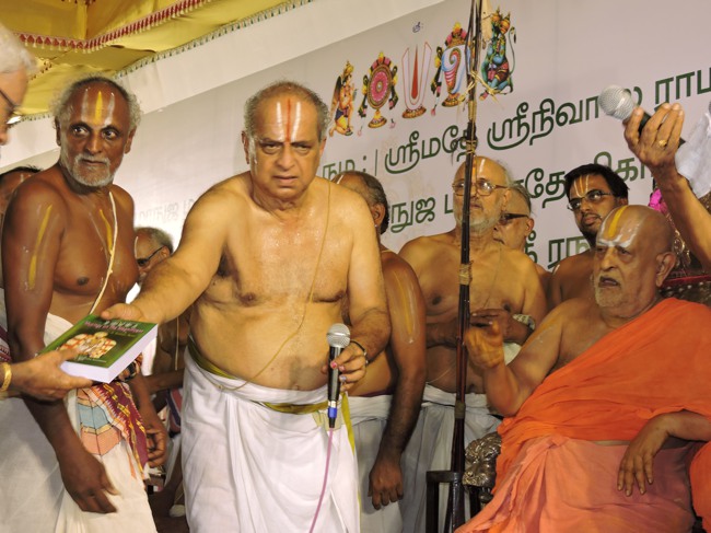 HH Srimushnam Andavan Sathabisheka Thirunakshatra Mahotsavam Divya Desa Mariyathai book release 2015-0086