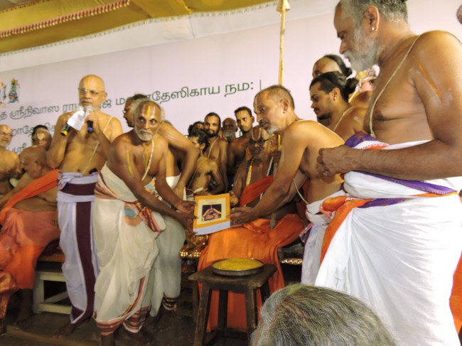 HH Srimushnam Andavan Sathabisheka Thirunakshatra Mahotsavam Divya Desa Mariyathai book release 2015-0106