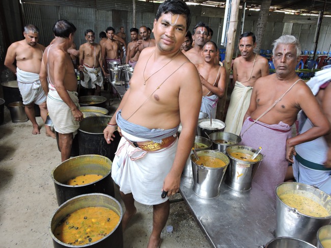 Srimushnam Andavan Sathabisheka Mahotsavam  day 3  Visits-Veda Parayanam 2015-13