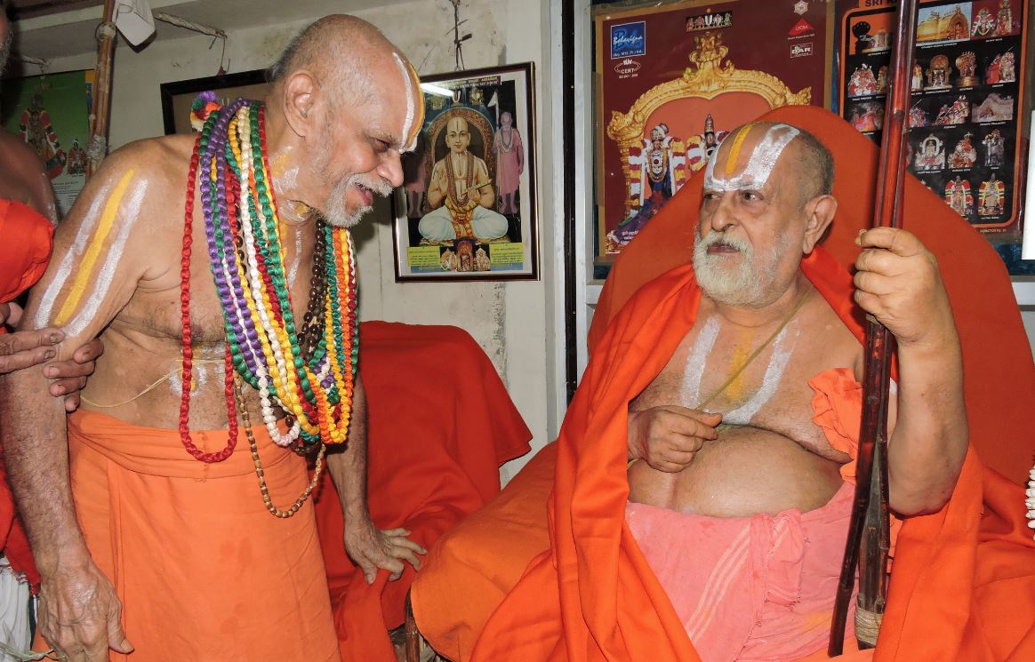 Srimushnam Andavan & Sri Raghuveera Mahadesikan at Poundarikapuram Ashramam-1 2015