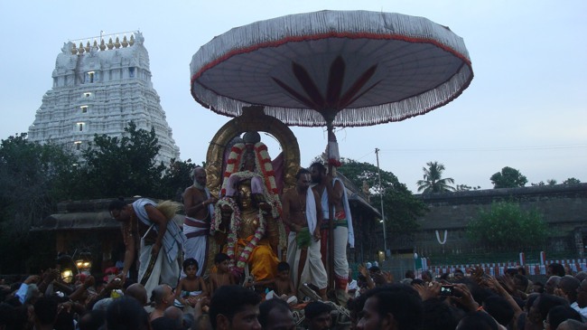 Kanchi Devarajaswami temple Aadi Garuda Sevai 2015-10