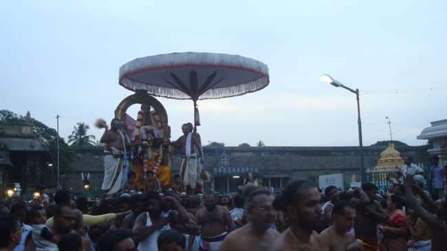 Kanchi Devarajaswami temple Aadi Garuda Sevai 2015-11