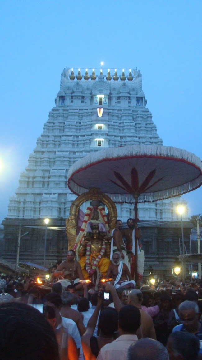 Kanchi Devarajaswami temple Aadi Garuda Sevai 2015-15