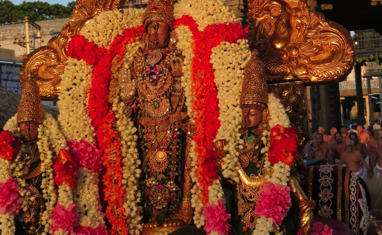 Kanchi Sri Devararajaswami Temple Thiruvadipooram Oorkoolam 2015-2