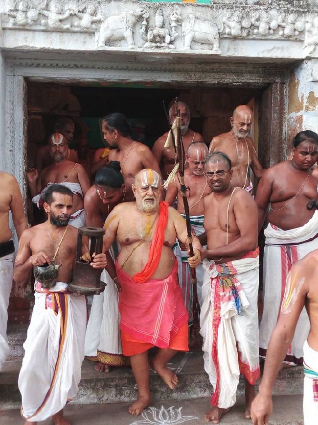 Sri Mushnam Andavan Mangalasaasanam at Kanchi Thirukacchi nambi and Koorathazhwan Sannadhi 2015 13