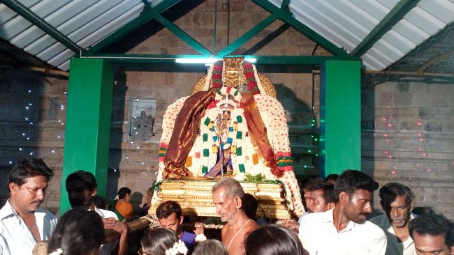Thirukkannamangai Swami Desikan Sannadhiku Perumal Ezhundharulal  2015-17.jpg