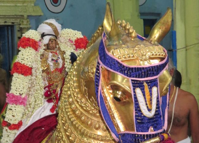 Kanchi Perumal Kovil Vijayadasami Parvettai Utsavam 2015-07.jpg
