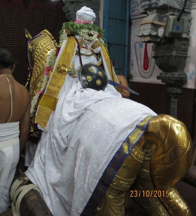 Kanchi Perumal Kovil Vijayadasami Parvettai Utsavam 2015-48.jpg
