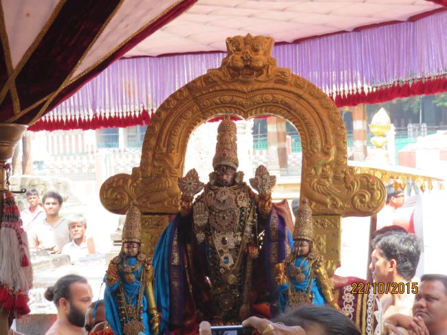 Kanchi Sri Devaperumal Sannadhi Mahanavami Morning Purappadu- 2015-02.jpg