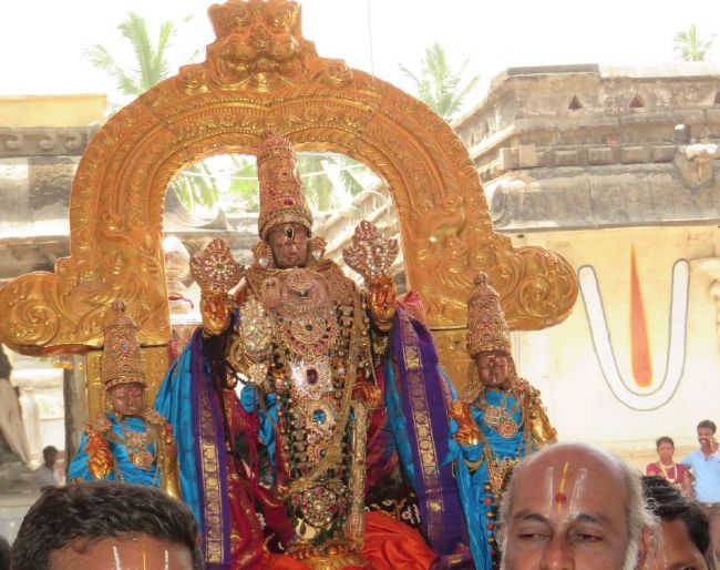 Kanchi Sri Devaperumal Sannadhi Mahanavami Morning Purappadu- 2015-21.jpg
