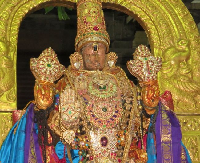 Kanchi Sri Devaperumal Sannadhi Mahanavami Morning Purappadu- 2015-42.jpg