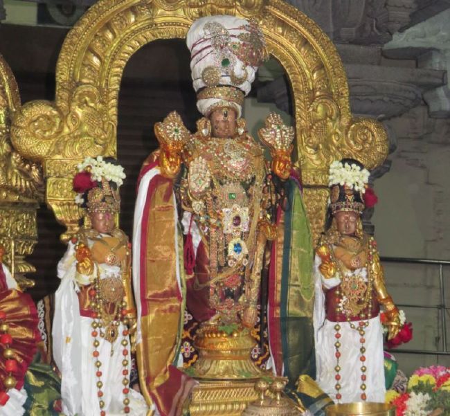 Kanchi Sri Devaperumal Sannadhi Mahanavami evening Purappadu- 2015-07.jpg