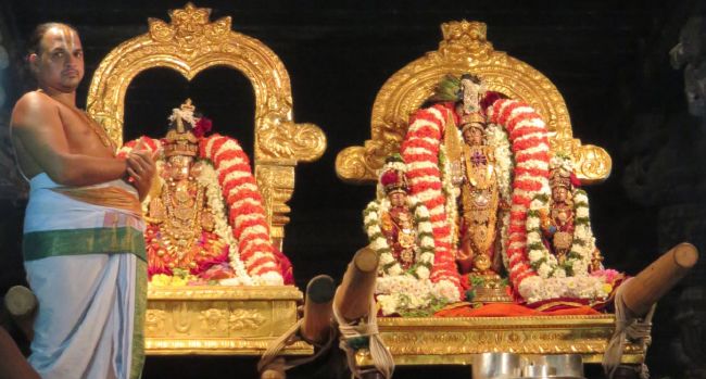 Kanchi Sri Devaperumal sannadhi navarathri utsavam day 9- 2015-20.jpg
