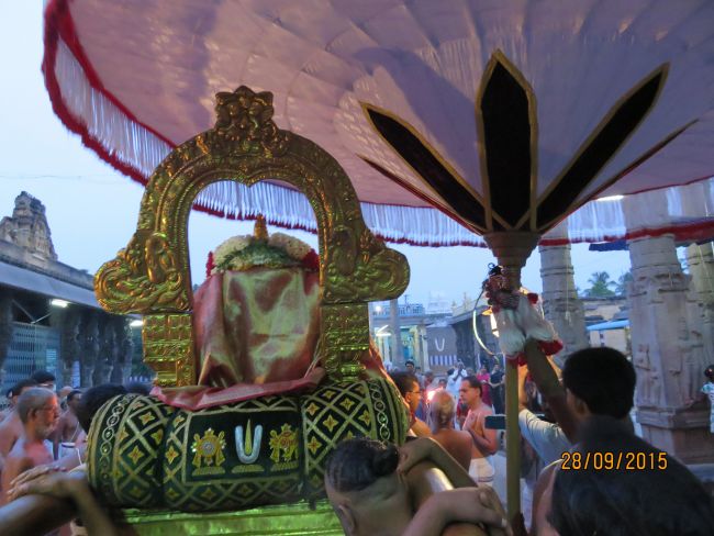 Kanchi Sri Devarajaswami Temple Manmadha Purattasi Pournami Purappadu 2015-11.jpg