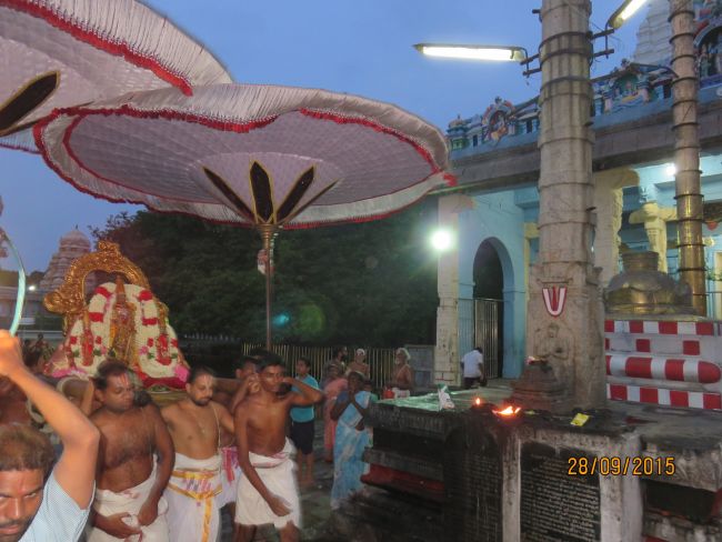 Kanchi Sri Devarajaswami Temple Manmadha Purattasi Pournami Purappadu 2015-13.jpg