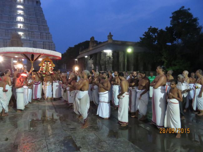 Kanchi Sri Devarajaswami Temple Manmadha Purattasi Pournami Purappadu 2015-15.jpg