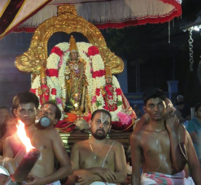 Kanchi Sri Devarajaswami Temple Manmadha Purattasi Pournami Purappadu 2015-17.jpg