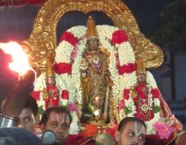 Kanchi Sri Devarajaswami Temple Manmadha Purattasi Pournami Purappadu 2015-19.jpg