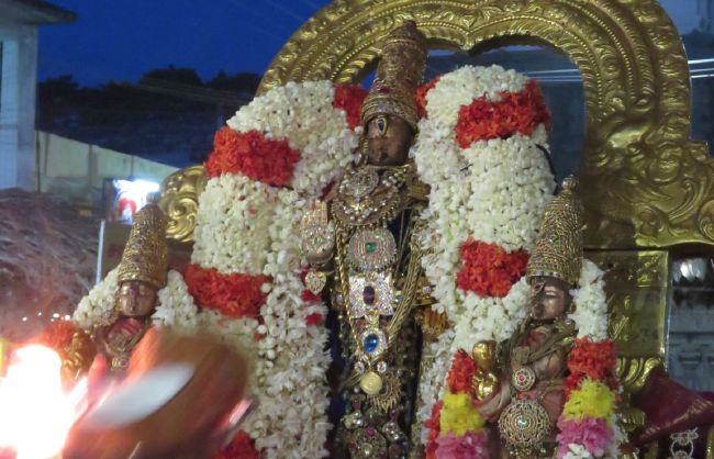 Kanchi Sri Devarajaswami Temple navarathri utsavam day 1 2015-12.jpg