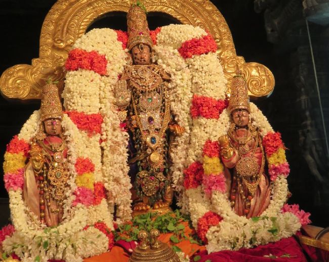 Kanchi Sri Devarajaswami Temple navarathri utsavam day 1 2015-50.jpg