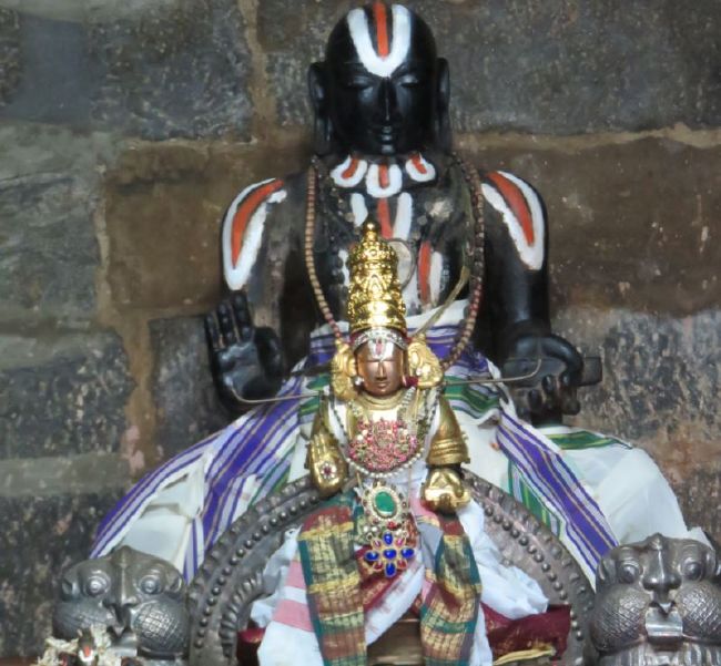 Kanchi Sri Perundhevi Thayar Purattasi 3rd Sukravara Purappadu 2015-01.jpg