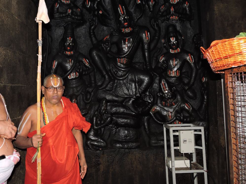 Srimad Azhagiyasingar Mangalasasanam at Namakkal 2015-1