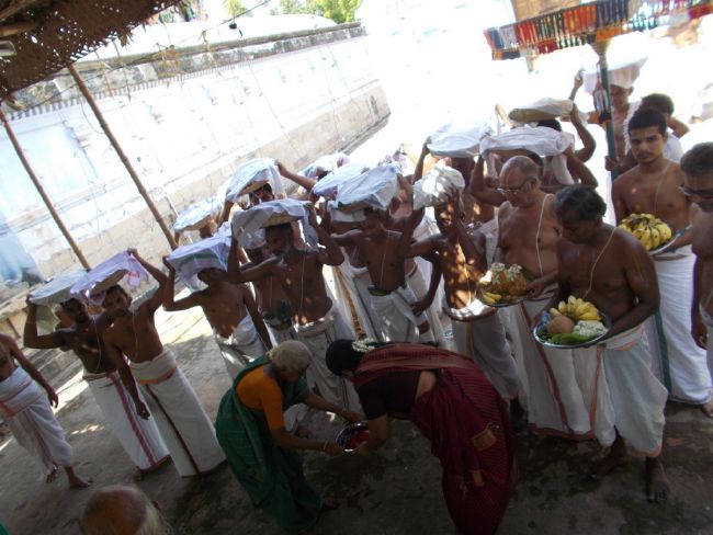 Thirukannamangai Swami Desikan Thirunakshatra Utsavam Periya Satrumurai- Prasadam  2015-15.jpg