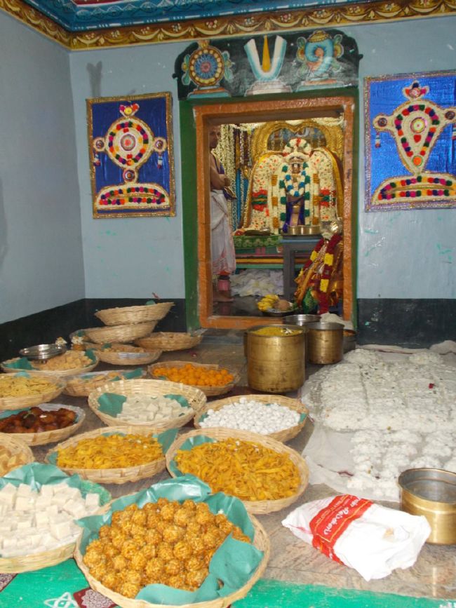 Thirukannamangai Swami Desikan Thirunakshatra Utsavam Periya Satrumurai- Prasadam  2015-21.jpg