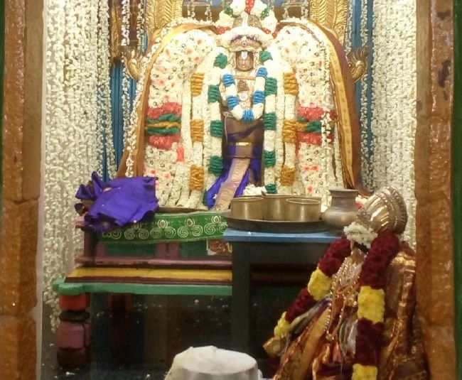Thirukannamangai Swami Desikan Thirunakshatra Utsavam Periya Satrumurai- navaneetham distribution   2015-09.jpg