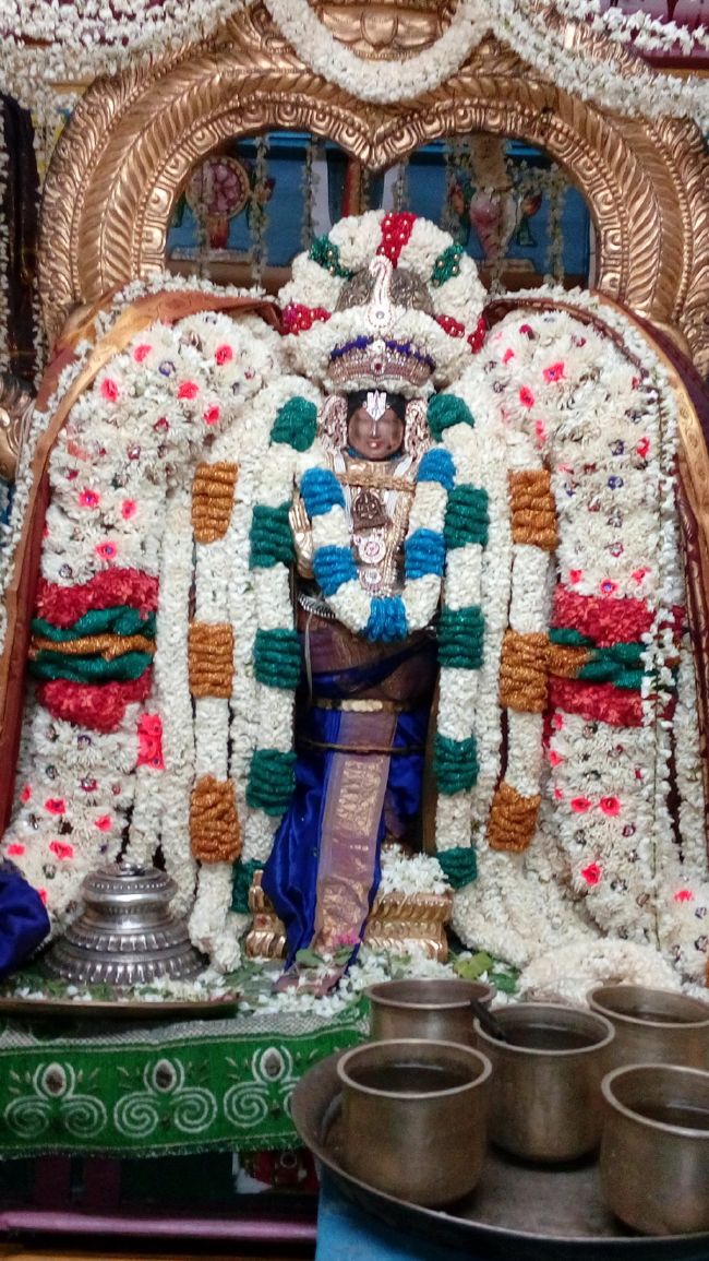 Thirukannamangai Swami Desikan Thirunakshatra Utsavam Periya Satrumurai- navaneetham distribution   2015-14.jpg