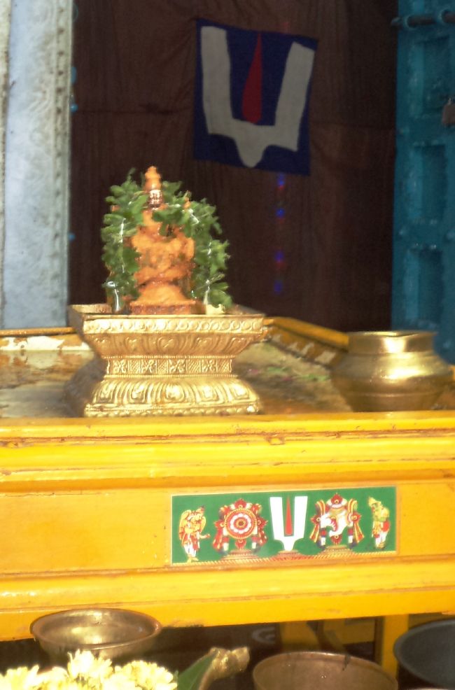 Thiruvelukkai Singaperumal Kovil Mahalaya Ammavasai Utsavam 2015-12.jpg