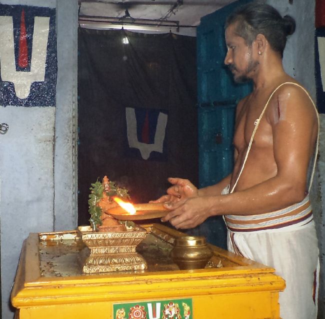 Thiruvelukkai Singaperumal Kovil Mahalaya Ammavasai Utsavam 2015-13.jpg