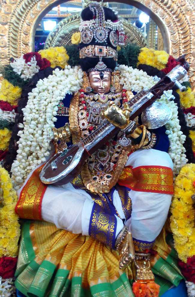 Thiruvelukkai-Sri-Amruthavalli-Thayar3