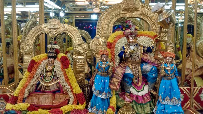 Thiruvelukkai Sri Azhagiya Singaperumal Temple Navarathri UTsvam day 11- 2015-01.jpg