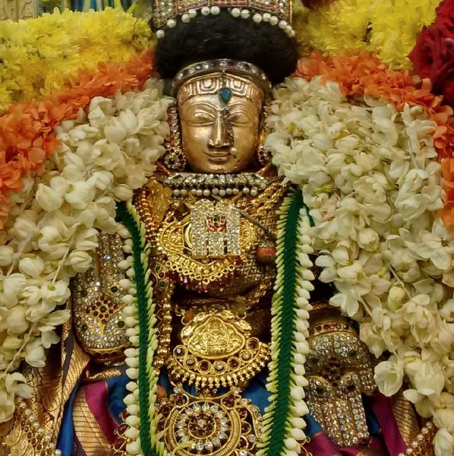 Thiruvelukkai Sri Azhagiya Singaperumal Temple Navarathri UTsvam day 11- 2015-05.jpg