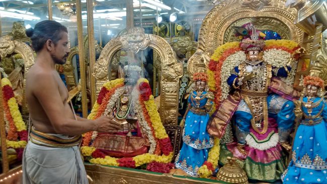 Thiruvelukkai Sri Azhagiya Singaperumal Temple Navarathri UTsvam day 11- 2015-09.jpg